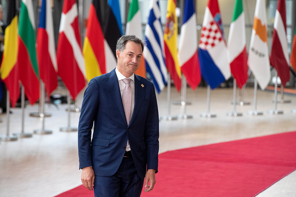 Premier De Croo bei seiner Ankunft beim EU-Gipfel in Brüssel (Bild: Nicolas Maeterlinck/Belga)