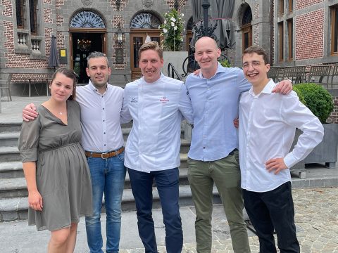 Sternekoch Gary Kirchens (Mitte) mit seinem Team (Bild: Marc Dirix/Belga)