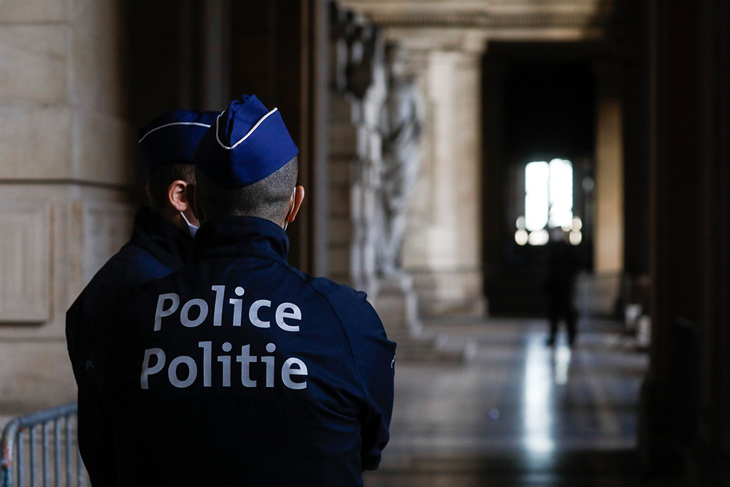 Polizeibeamte im Brüsseler Justizpalast (Bild: Thierry Roge/Belga)
