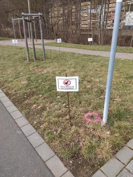 In der deutschen Grenzgemeinde Hellenthal hat Bürgermeister Rudolf Westerburg die Pflegearbeiten an öffentlichen Grünflächen und Beeten einstellen lassen (Bild: Gemeinde Hellenthal)