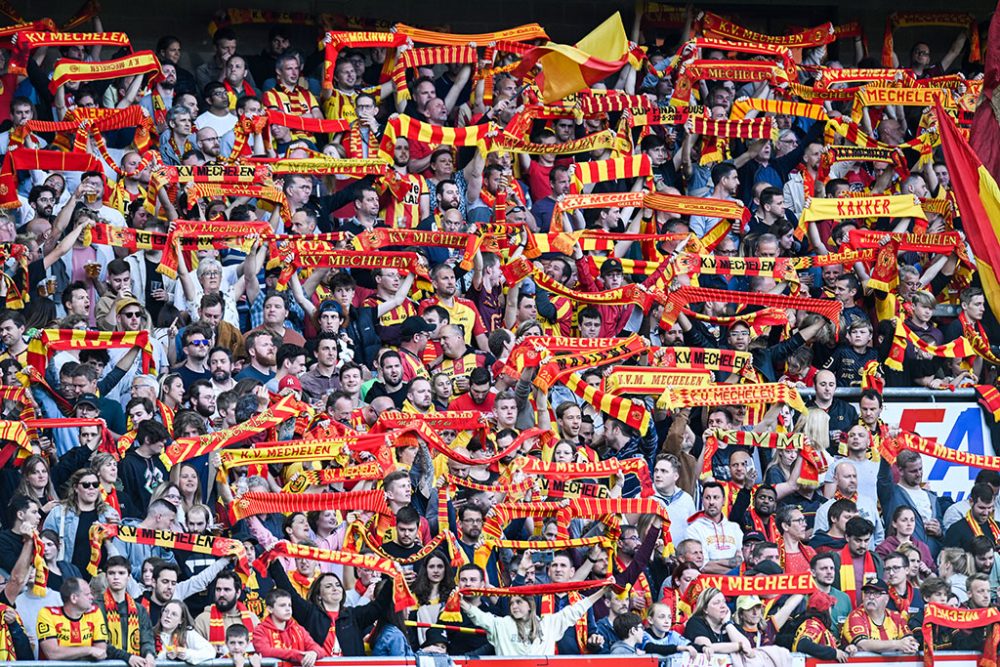 Mechelen-Fans am Samstagabend im Stadion (Bild: Bruno Fahy/Belga)