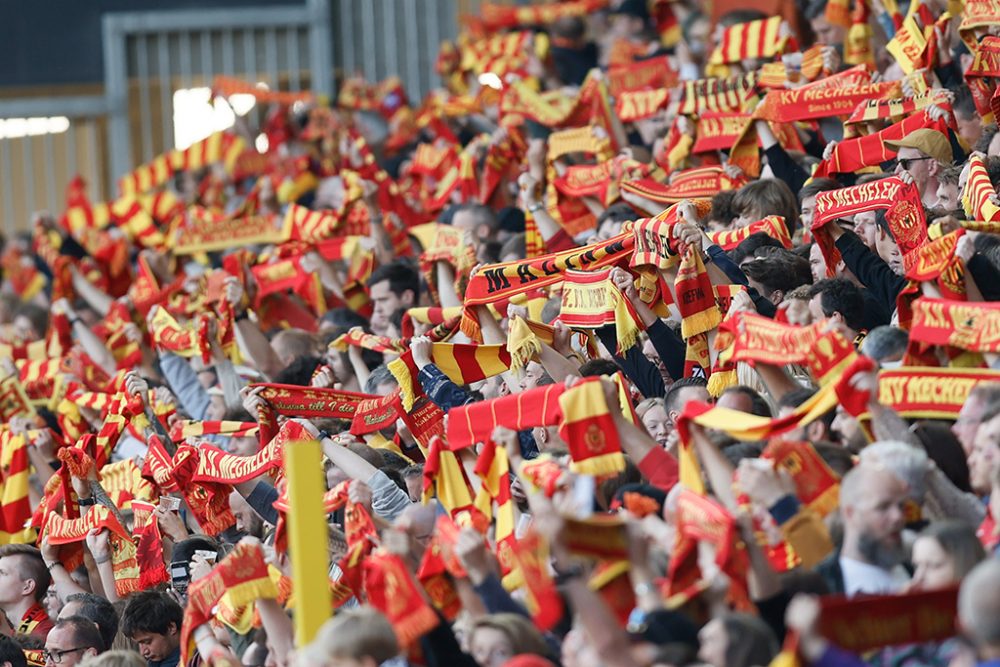 Mechelen-Fans am Samstagabend im Stadion in Genk (Bild: Bruno Fahy/Belga)