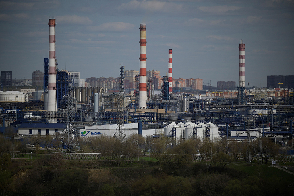 Öl-Raffinerie von Gazprom bei Moskau (Bild: Natalia Kolesnikova/AFP)