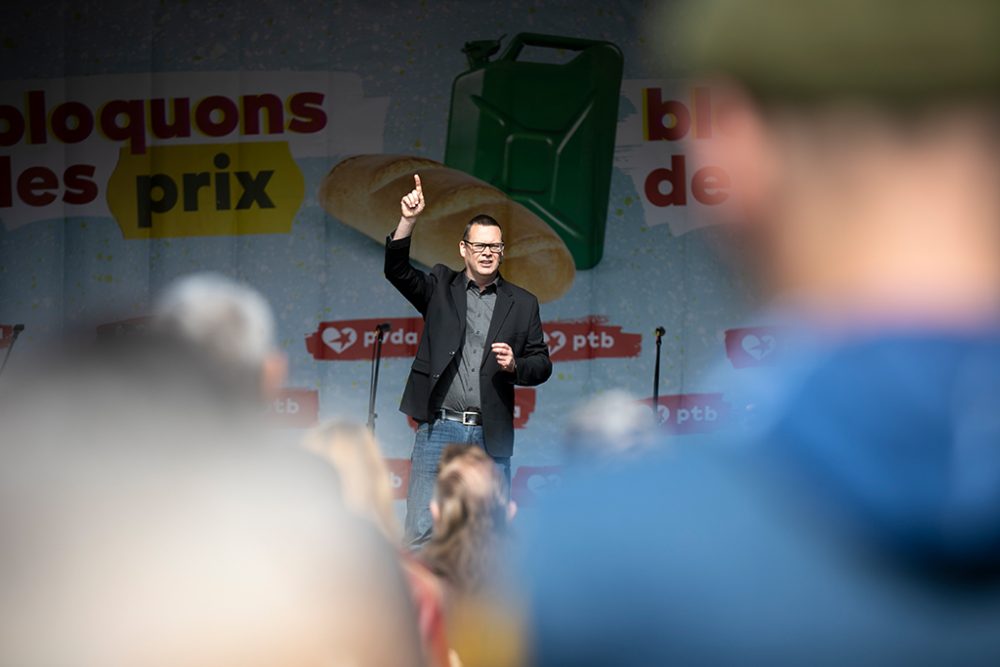 PTB-Präsident Raoul Hedebouw bei der Veranstaltung zum 1. Mai in Brüssel (Bild: Hatim Kaghat/Belga)