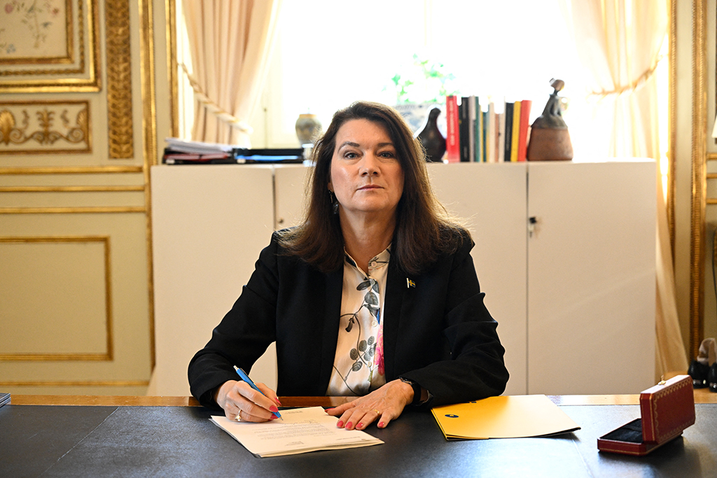 Schwedens Außenministerin Ann Linde hat den Nato-Mitgliedsantrag unterschrieben (Bild: Henrik Montgomery/TT News Agency/AFP)