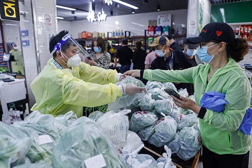 Erste Lockerungen nach dem Corona-Lockdown in Shanghai (Bild: STR/CNS/AFP)