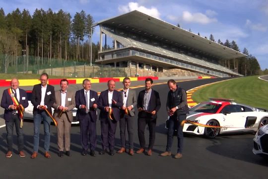 Spa-Francorchamps: Neue Tribüne am Raidillon für 4.600 Zuschauer (Bild: Vedia)