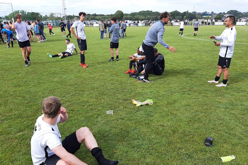 Enttäuschung bei den Spielern des RFC St. Vith nach der Niederlage in Welkenraedt (Bild: Christophe Ramjoie/BRF)