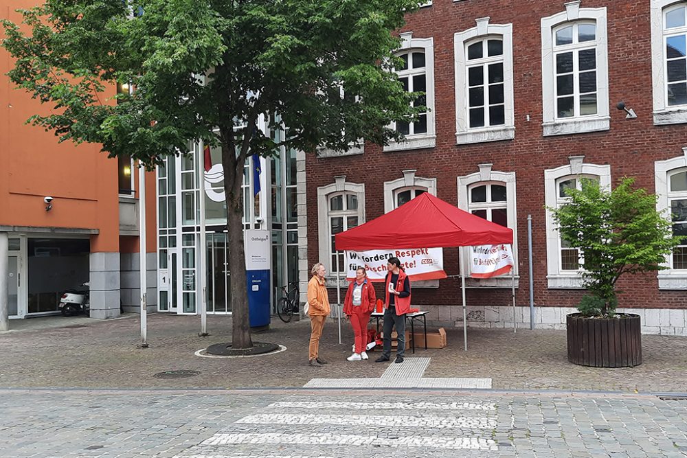 Streikposten vor dem DG-Ministerium in Eupen (Bild: Chantal Delhez/BRF)