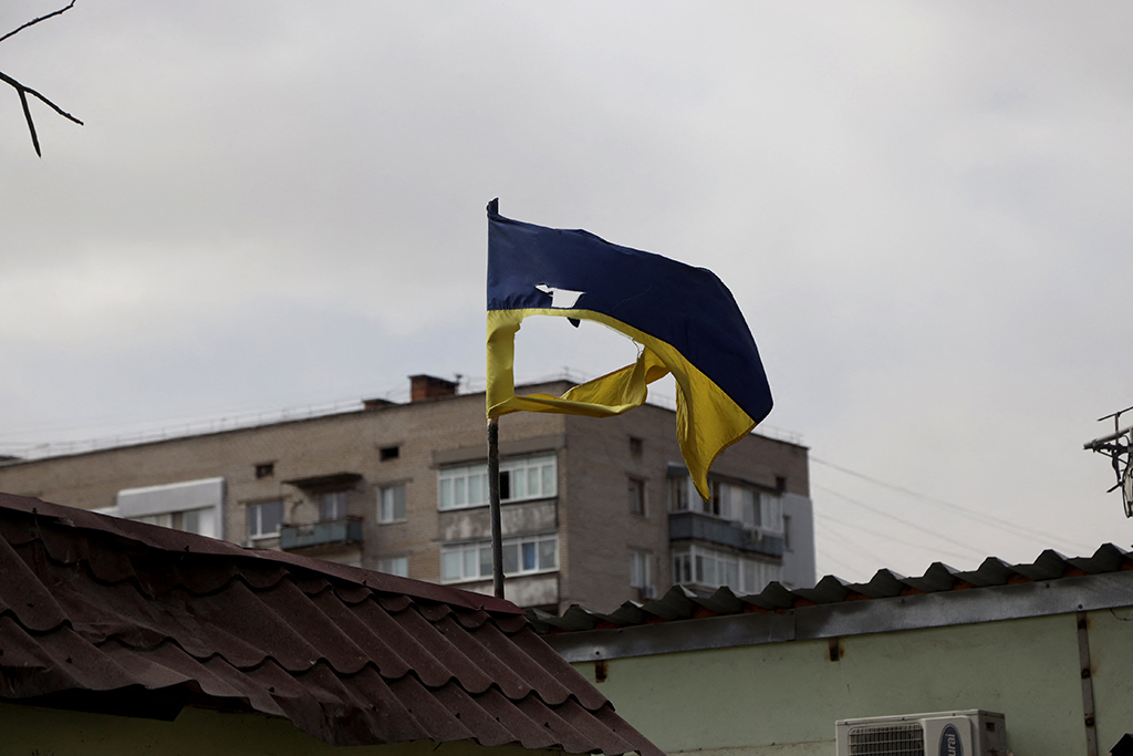 Ukrainische Flagge in Mykolajiw (Bild: Oleksandr Gimanov/AFP)