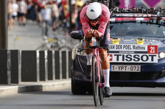 Mathieu van der Poel verteidigt Rosa mit Rang zwei im Zeitfahren (Bild: Luca Bettini/AFP)