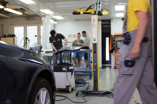 Ausbildung beim ZAWM in Eupen - Karosseriereparateur, zweites Jahr (Bild: Katrin Margraff/BRF))