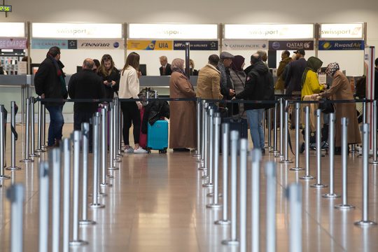 Passagier-Schlange am Flughafen Zaventem