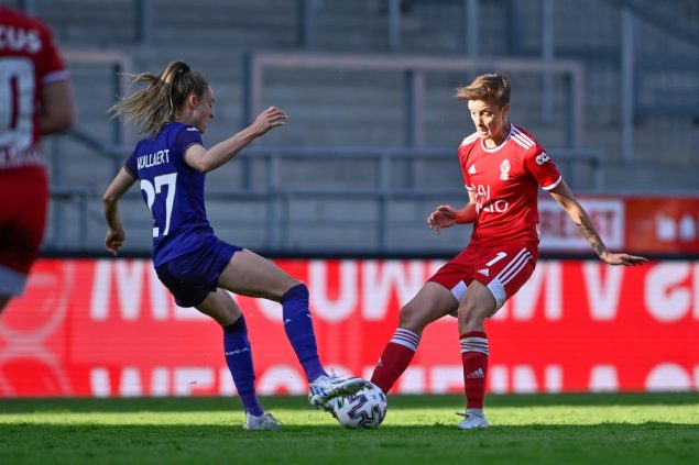 Anderlecht Women's Tessa Wullaert and Standard's Maurane Marinucci fight for the ball during the Belgian Cup final game between RSC Anderlecht women and Standard Femina de Liege, Saturday 14 May 2022, in Mechelen. BELGA PHOTO DAVID CATRY