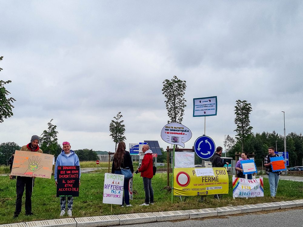 Menschen mit Autismus demonstrieren in Lüttich für ihre Rechte (Bild: Jessica Defgnee/Belga)