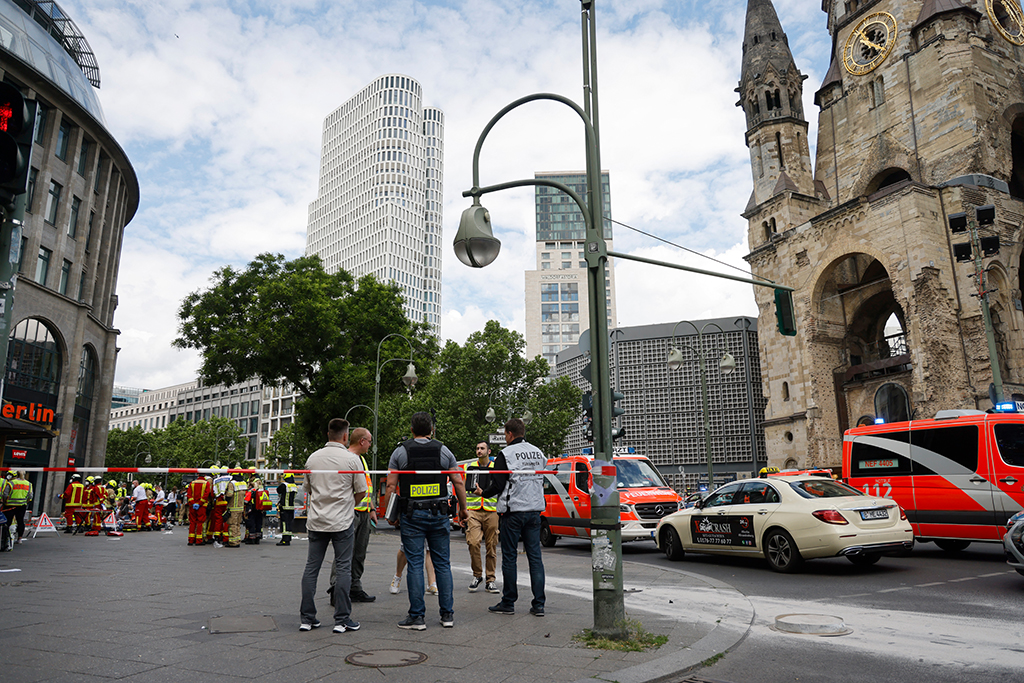 Polizei und Rettungskräfte am Mittwoch am Breitscheidplatz in Berlin (Bild: Odd Andersen/AFP)