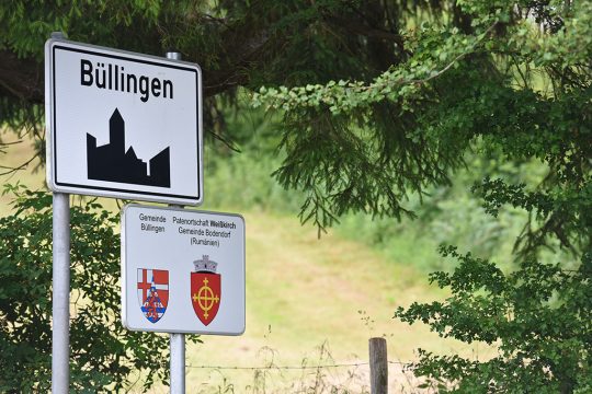 Ortsschild von Büllingen (Bild: Jean-Luc Flemal/Belga)