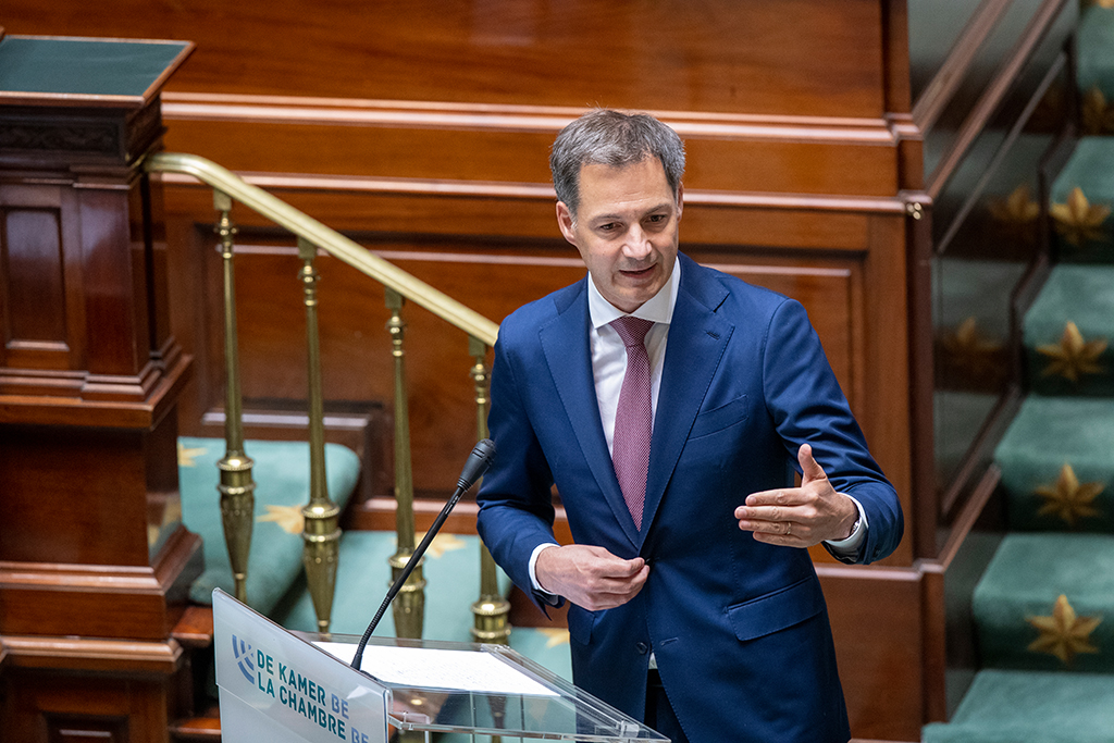 Premierminister Alexander De Croo am Donnerstag in der Kammer (Bild: Nicolas Maeterlinck/Belga)