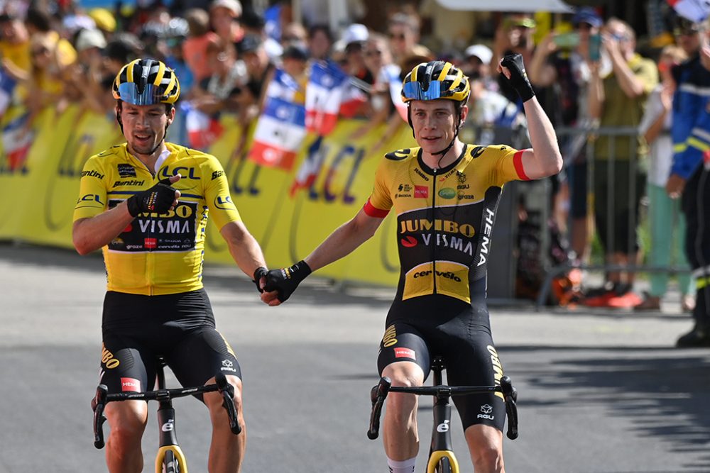 Der Dauphiné-Gesamtsieger, der Slowene Primoz Roglic (li.) und der Sieger der letzten Etappe, der Däne Jonas Vingegaard, beide vom Team Jumbo-Visma (Bild: David Stockman/Belga)