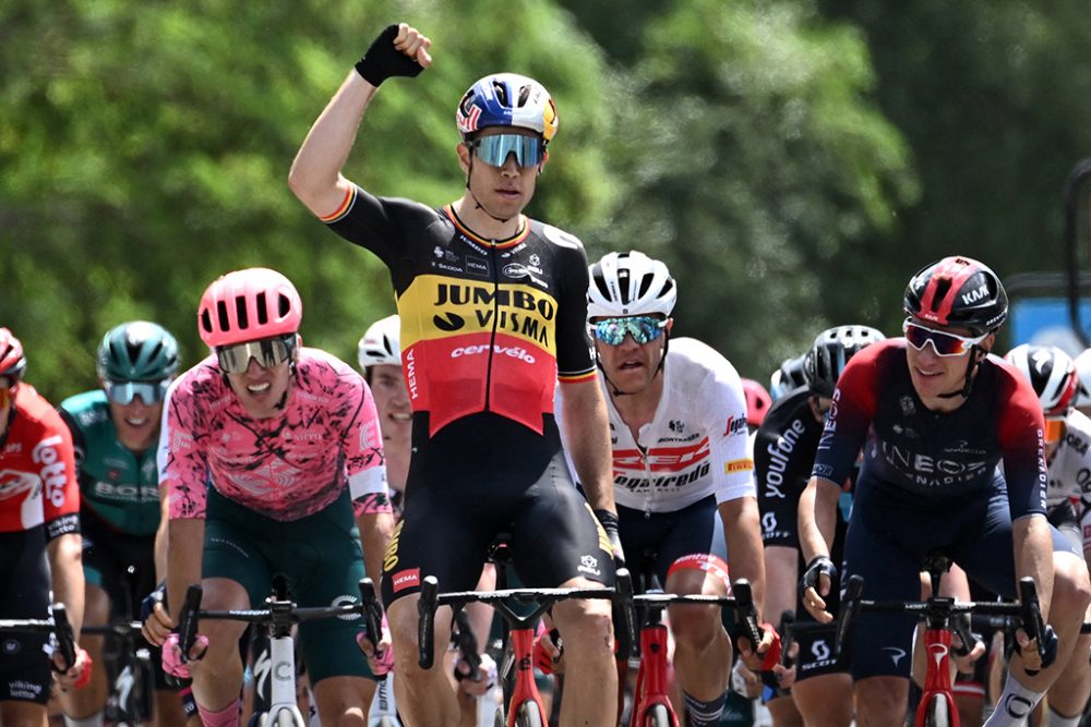 Wout Van Aert hat Grund zum Jubeln (Bild: Marco Bertorello/AFP)