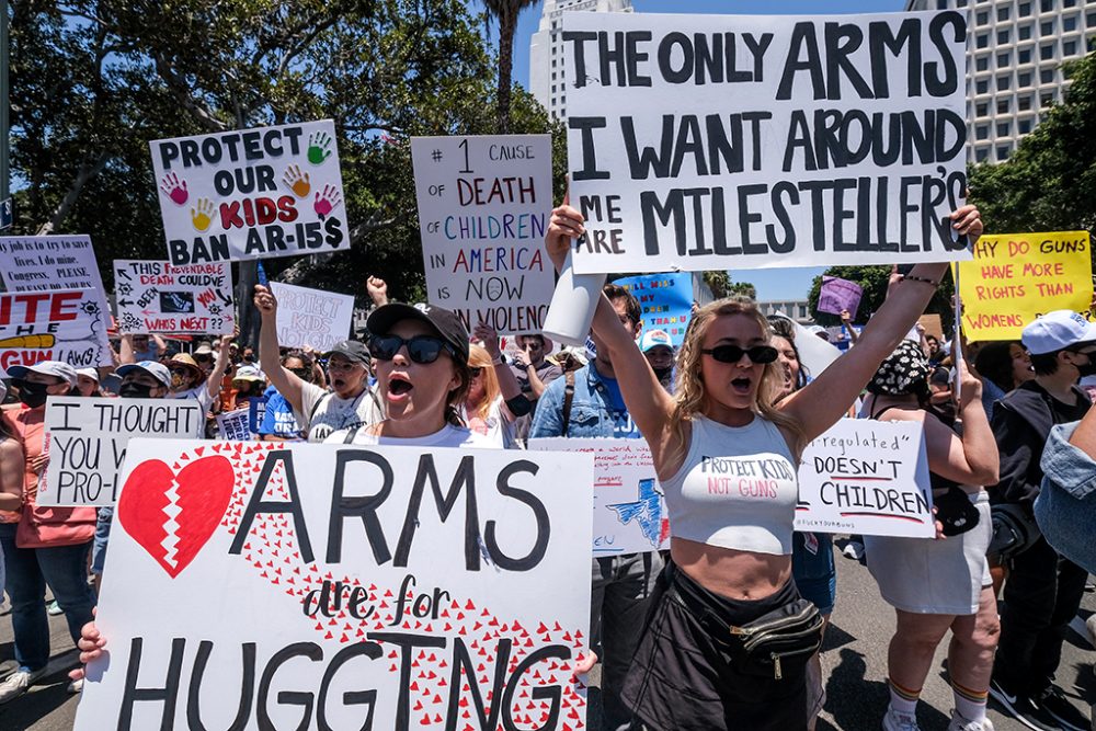 Auch beim "March for Our Lives" in Los Angeles wurde für strengere Waffengesetze demonstriert (Bild: Ringo Chiu/AFP)