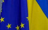 Flagge der EU und der Ukraine (Archivbild: Nicolas Maeterlinck/Belga)