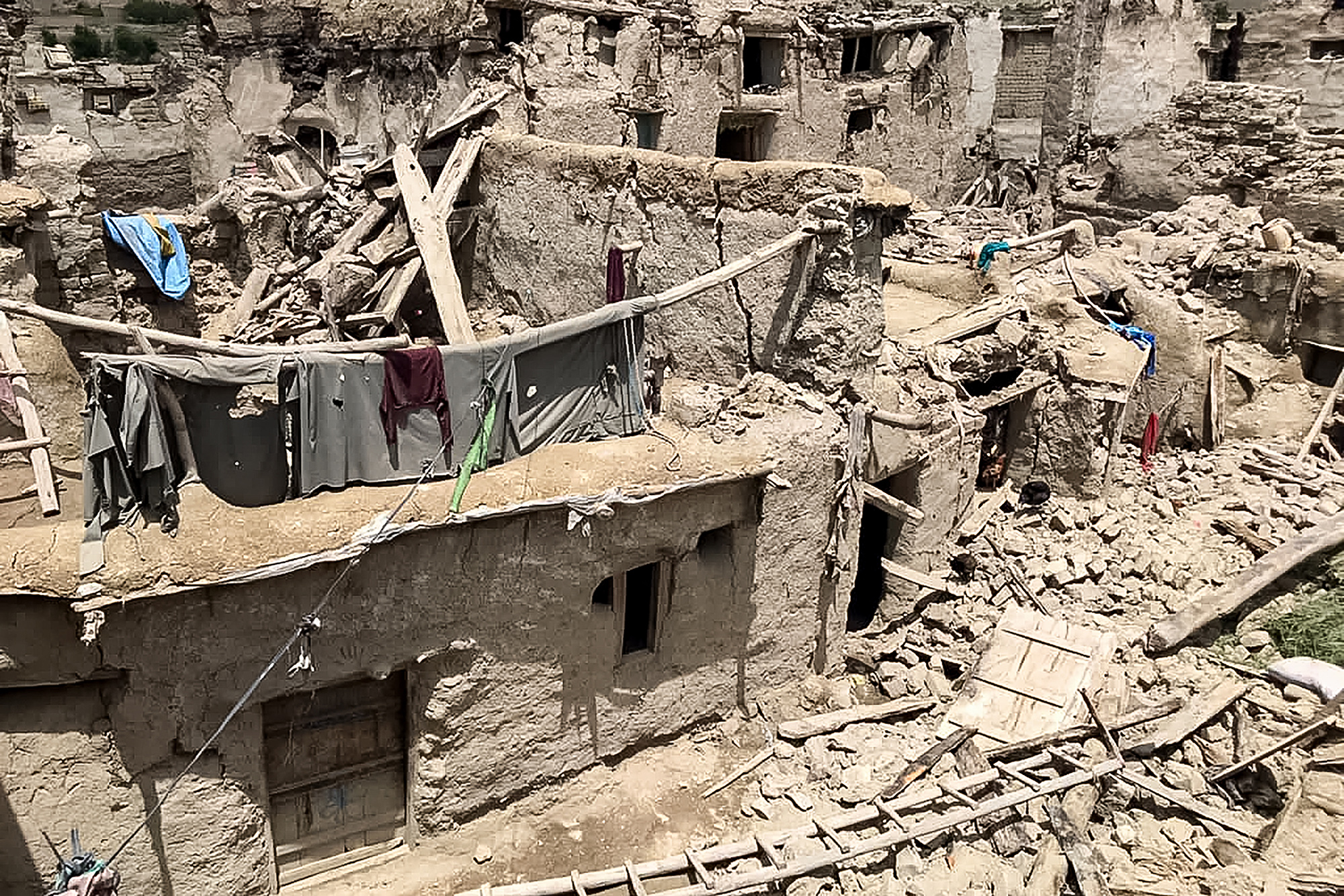 Durch das Erdbeben zerstörte Häuser in der afghanischen Provinz Paktika (Bild: AFP)