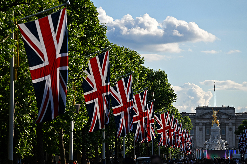 Britische Flaggen an der Prachtstraße The Mall in London (Bild: Paul Ellis/AFP)