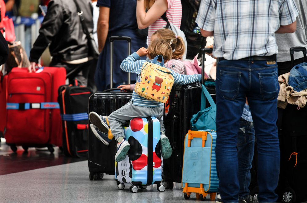 Flughafen (Bild: Ina Fassbender/AFP)