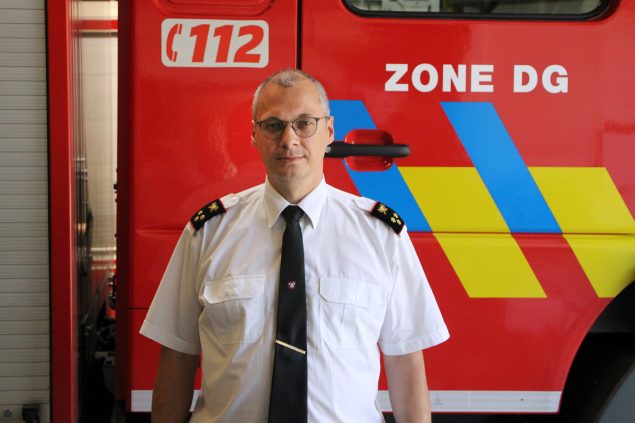 Francis Cloth ist als Kommandant der Hilfeleistungszone DG vereidigt worden (Bild: Christoph Heeren/BRF)