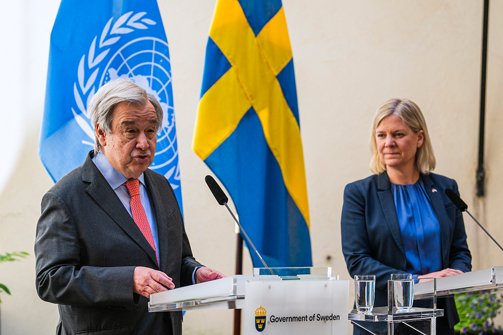 UN-Generalsekretär Antonio Guterres ist zur Eröffnung der Umweltkonferenz nach Schweden gereist und hat die Premierministerin Magdalena Andersson getroffen (Bild: Jonathan Nackstrand/AFP)