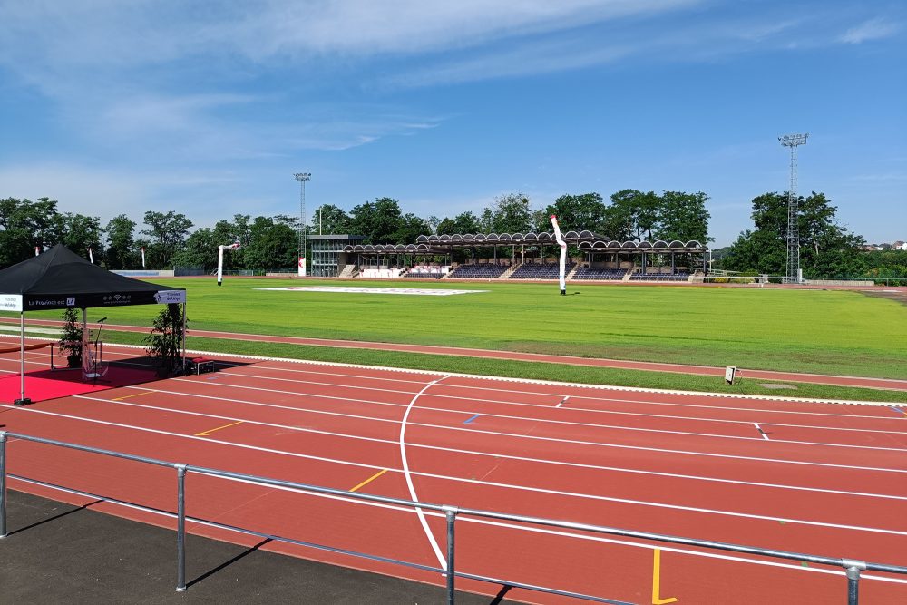 Die runderneuerte Leichtathletikbahn der "Province Naimette Arena" in Lüttich (Bild: Christophe Ramjoie/BRF)