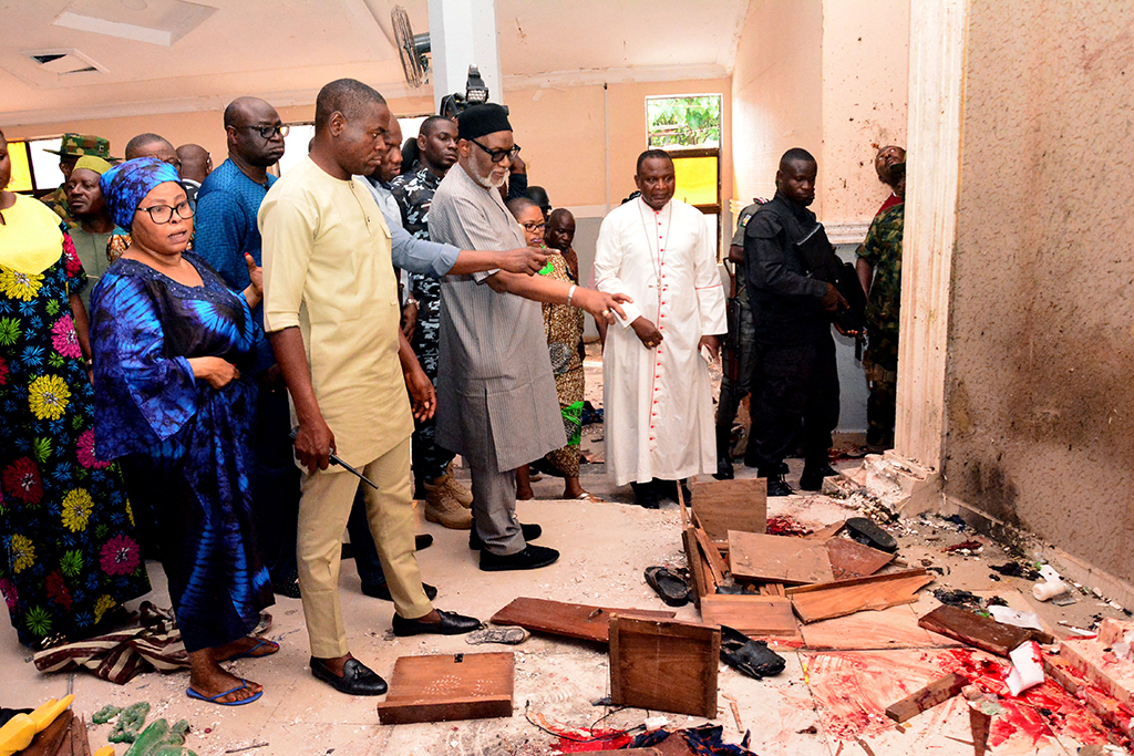 Angriff auf katholische Kirche in Nigeria (Bild: AFP)