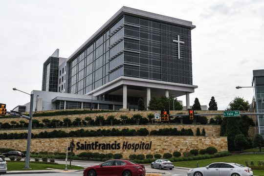 Im Saint Francis Hospital in Tulsa, Oklahoma, ereignete sich die Tat (Bild: Chandan Khanna/AFP)
