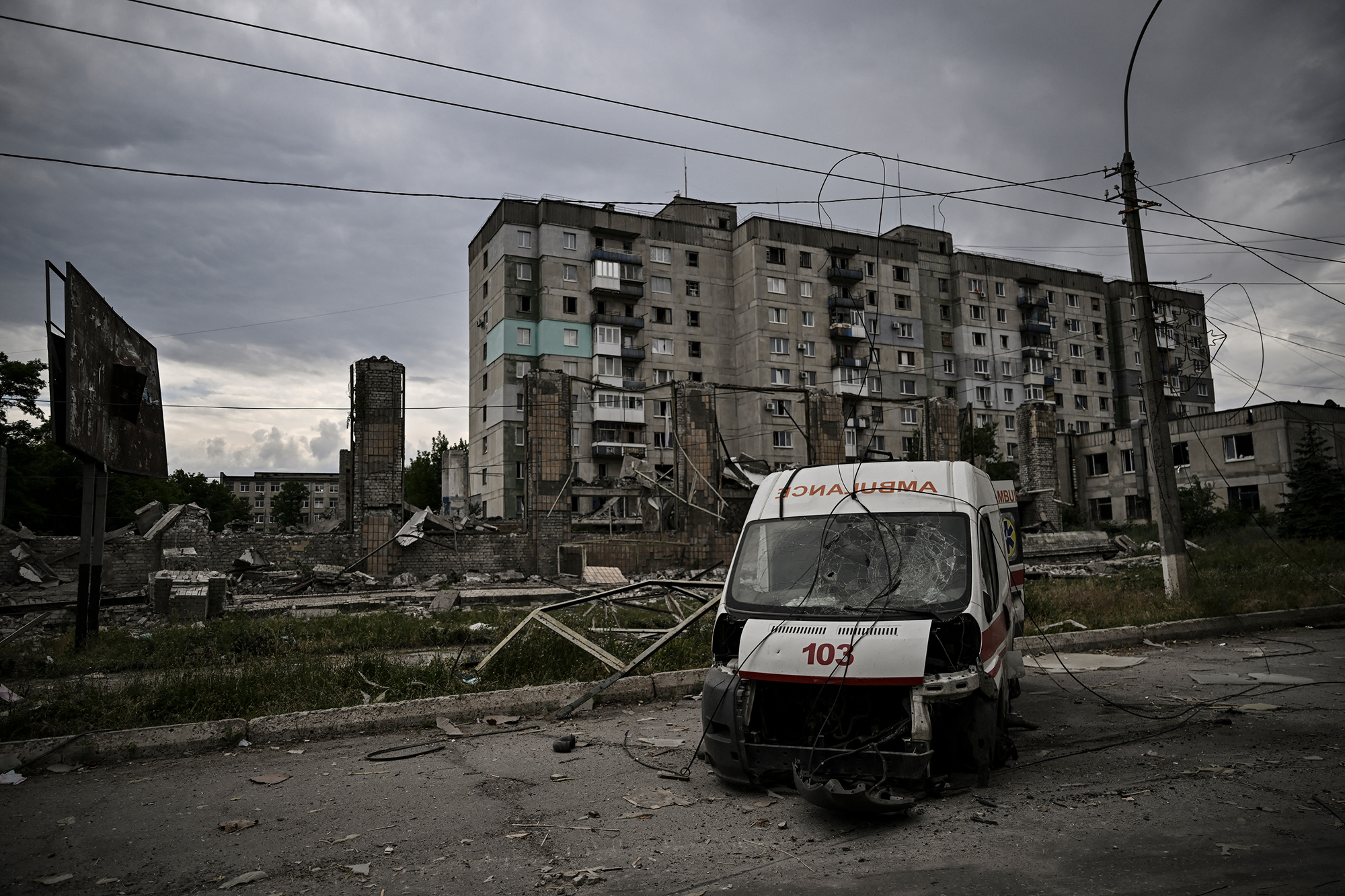 Schäden in der ostukrainischen Stadt Lyssytschansk (Bild vom 18. Juni: Aris Messinis/AFP)