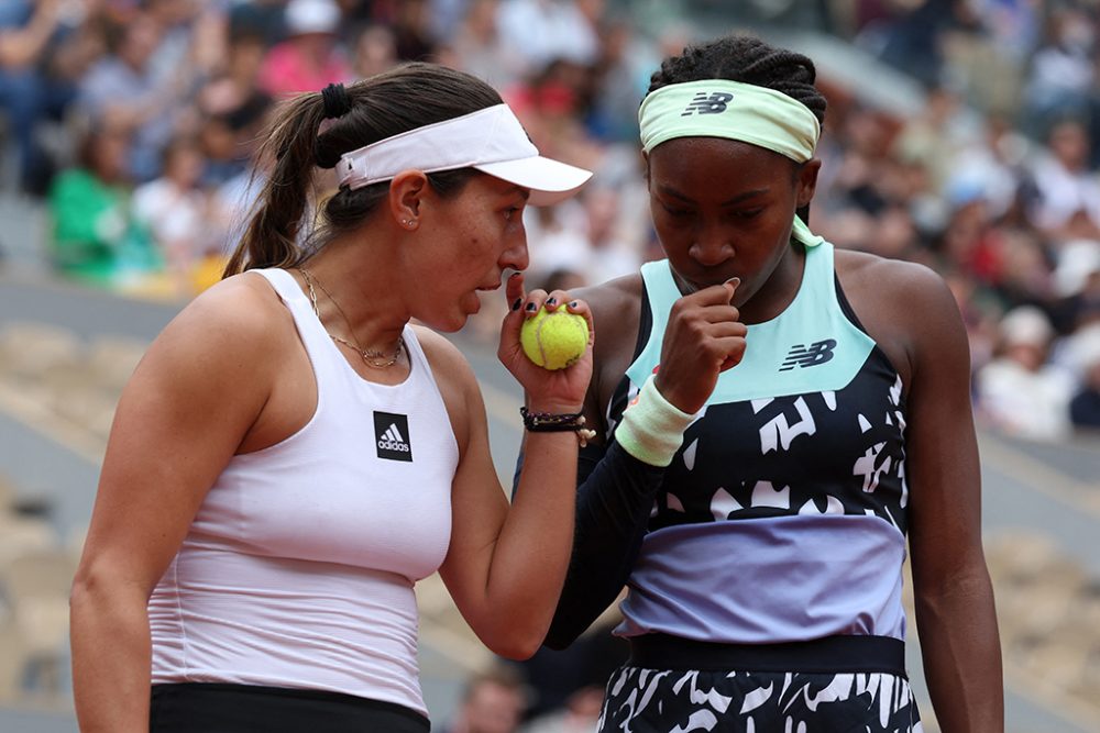 Die US-Amerikanerinnen Jessica Pegula (li.) und Coco Gauff unterlagen im Doppel-Finale den Französinnen Caroline Garcia und Kristina Mladenovic (Bild: Thomas Samson/AFP)