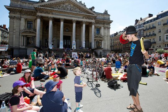 Aktion "Picnic The Streets" vor der Brüsseler Börse (Archivbild: Nicolas Maeterlinck/Belga)