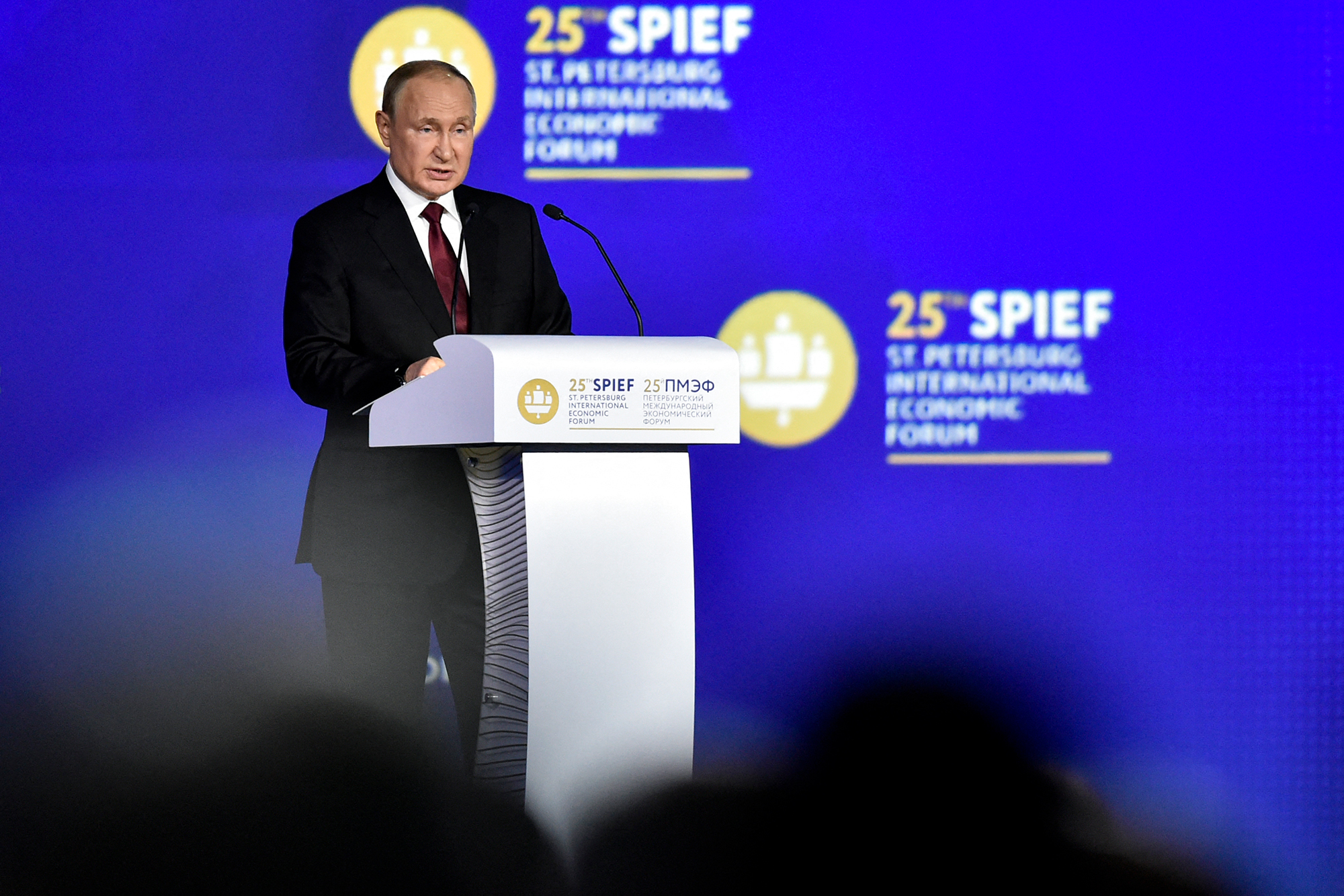 Russlands Präsident Putin auf dem Internationalen Wirtschaftsforum in St. Petersburg (Bild: Olga Maltseva/AFP)