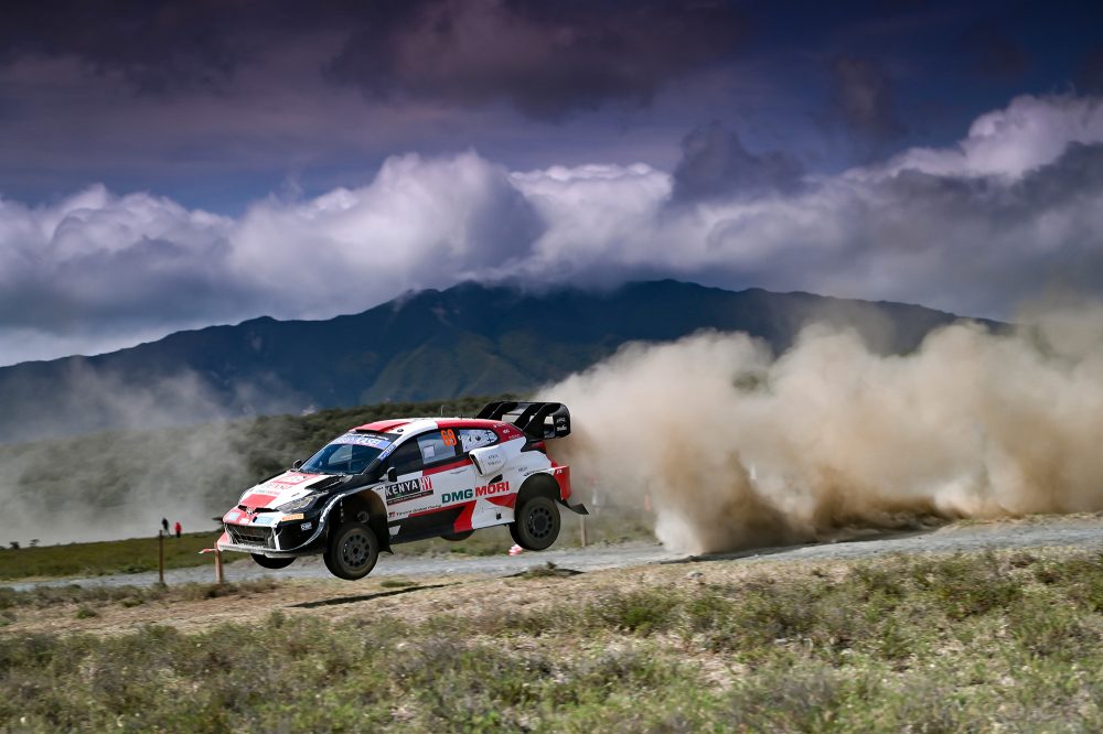 Kalle Rovanperä/Jonne Halttunen führen bei der Safari-Rallye Kenia (Bild: Toyota Gazoo Racing)