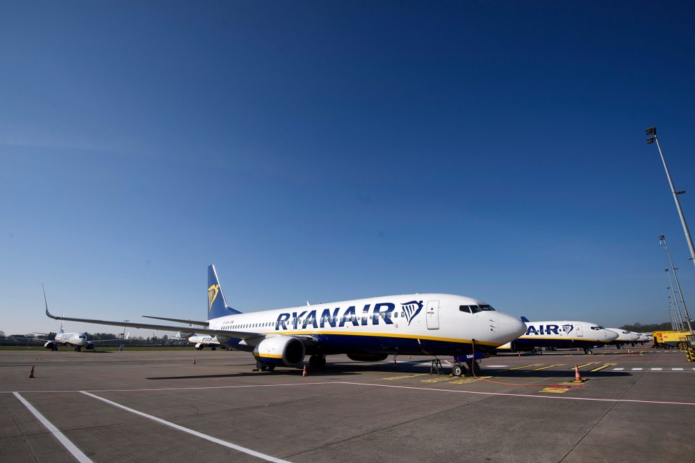 Ryanair-Flugzeug auf dem Flughafen Charleroi