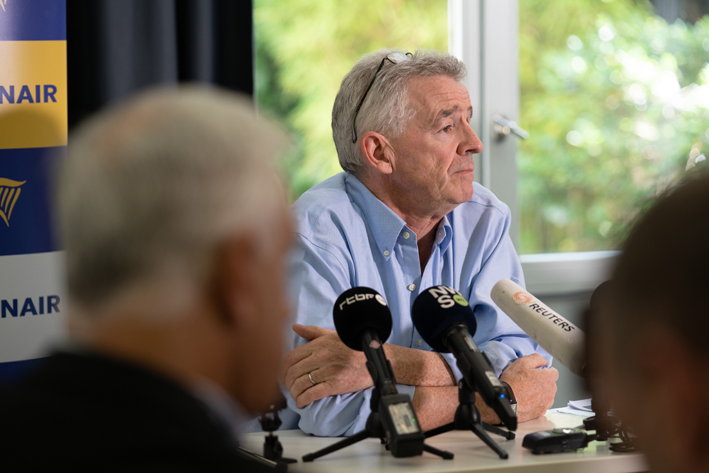 Ryanair-Chef Michael O'Leary bei der Pressekonferenz in Brüssel (Bild: Noe Zimmer/Belga)