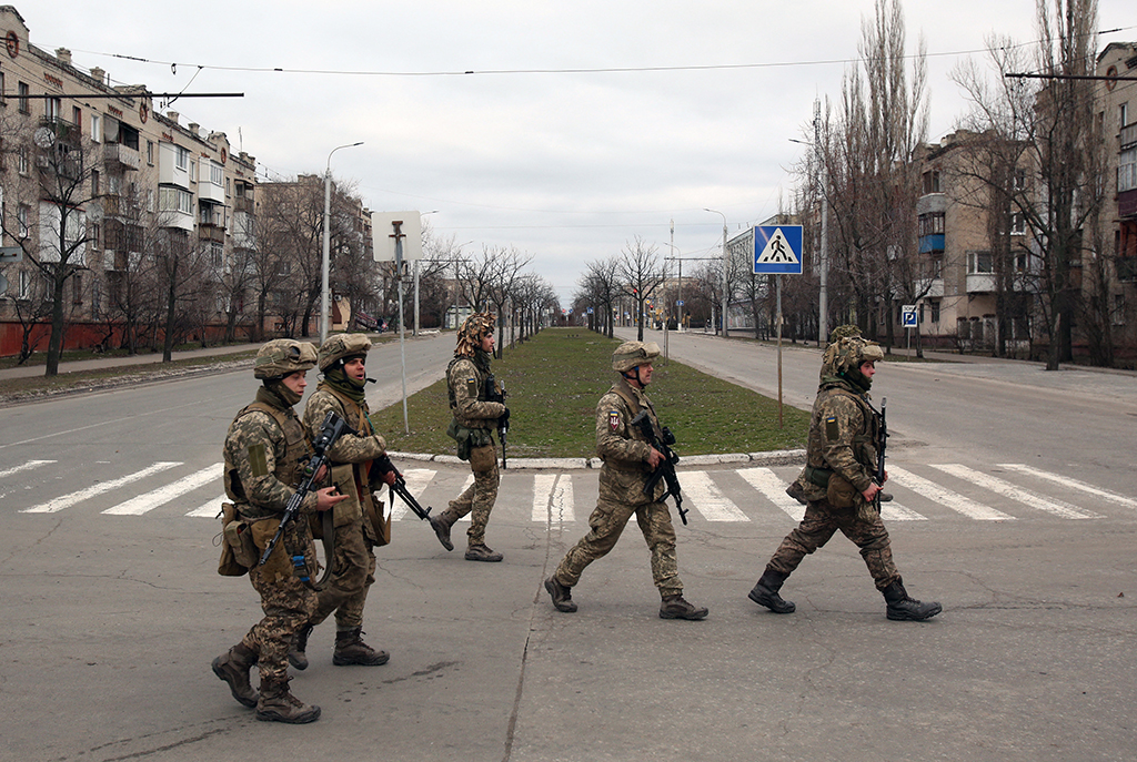 Ukrainische Soldaten in Sjewjerodonezk (Archivbild: Anatolii Stepanov/AFP)