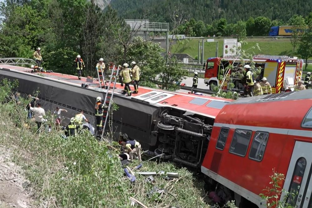 Zugunglück in Bayern (Bild: Network Pictures/AFP)