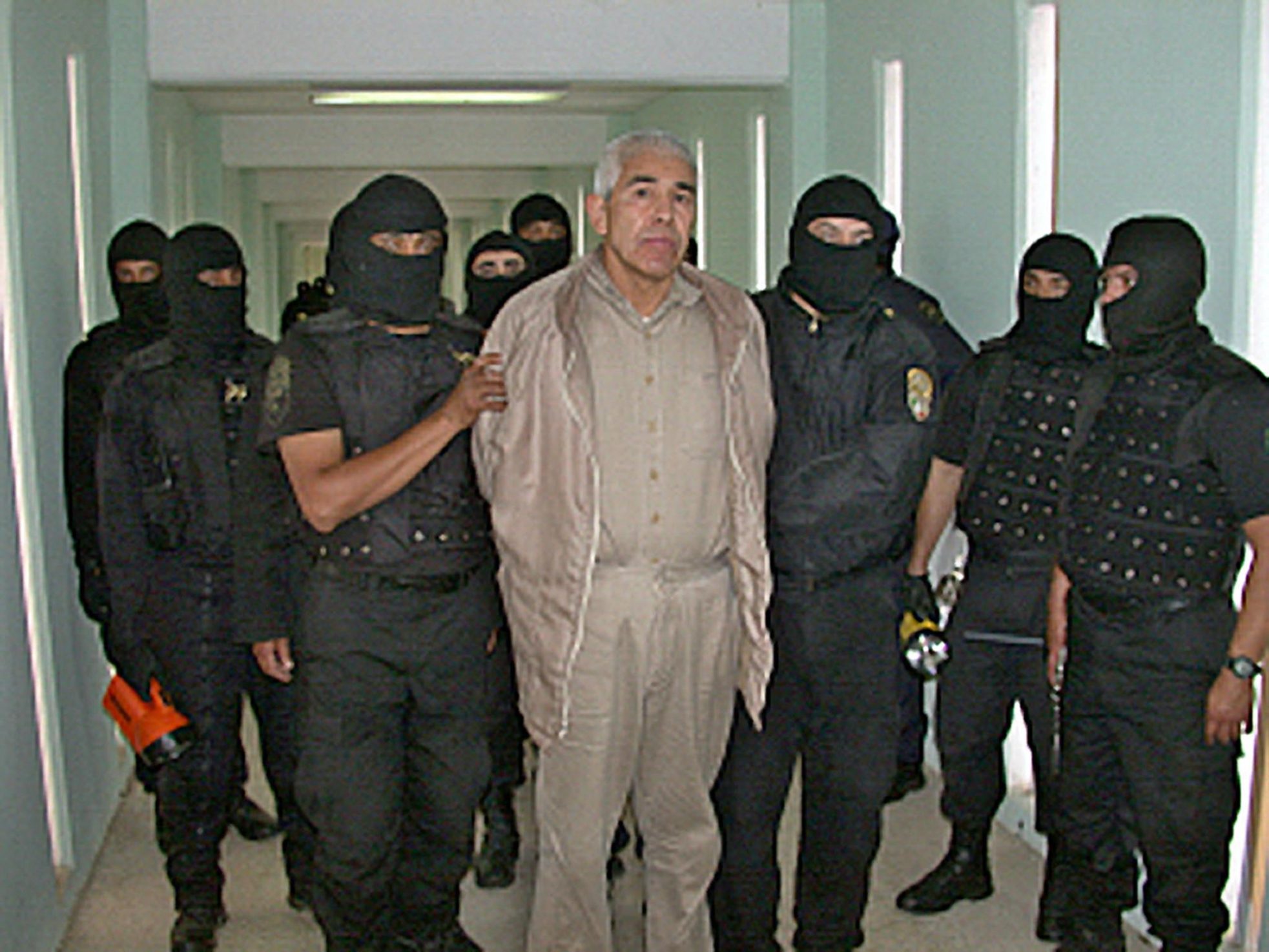 Drogenboss Rafael Caro Quintero bei einer Festnahme 2005 (Bild: Mexican Federal Police/AFP)