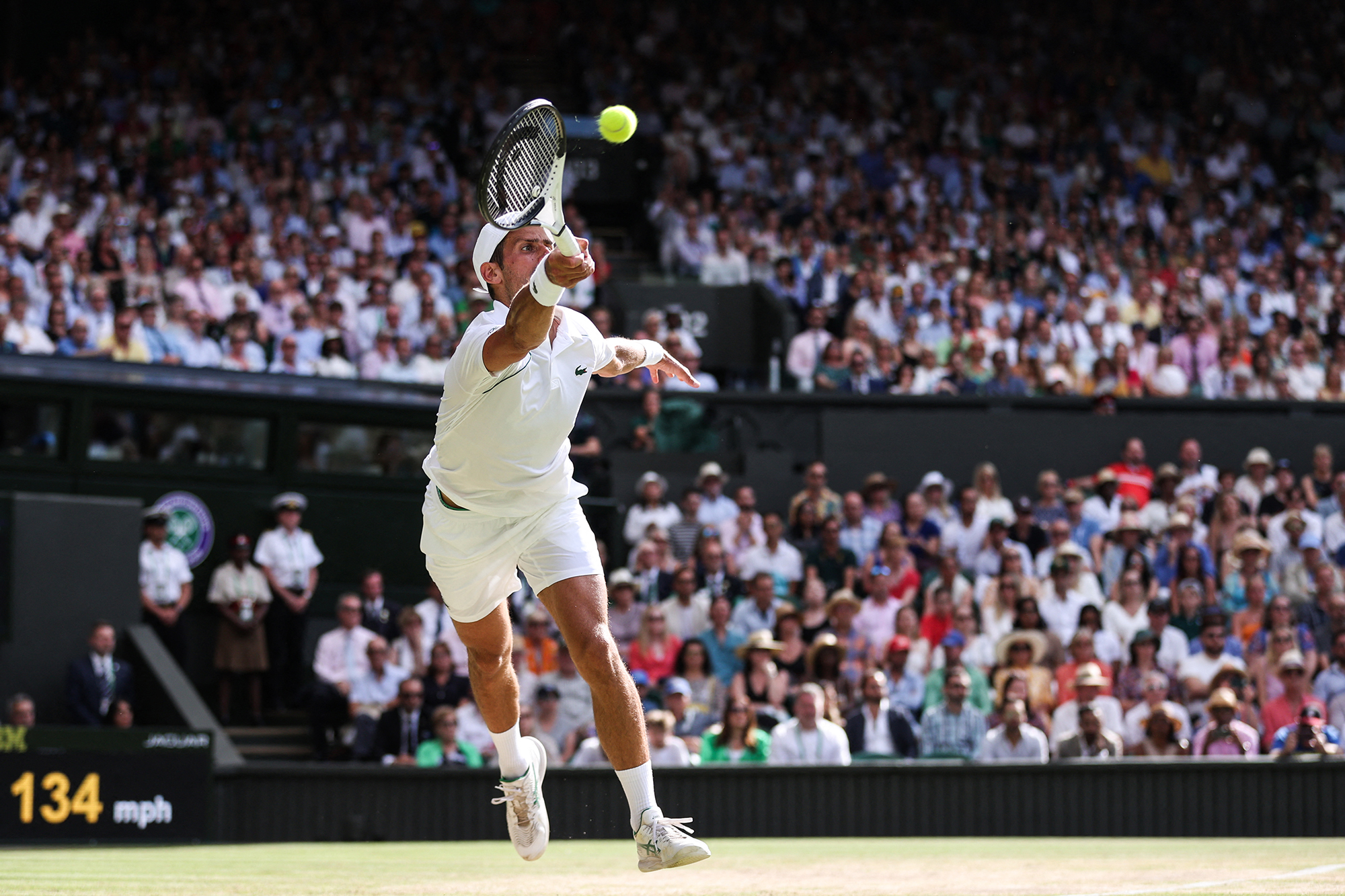 Der Serbe Novak Djokovic siegt im Wimbledon-Finale gegen den Australier Nick Kyrgios (Bild: Adrian Dennis/AFP)