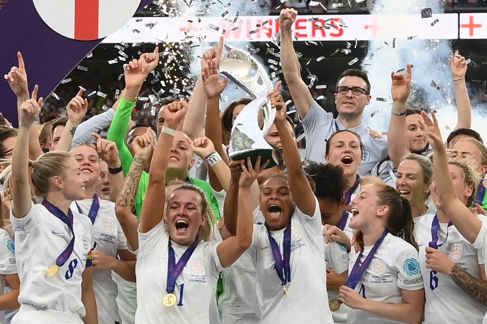 Lionesses feiern den EM-Titel (Bild: Franck Fife/AFP)