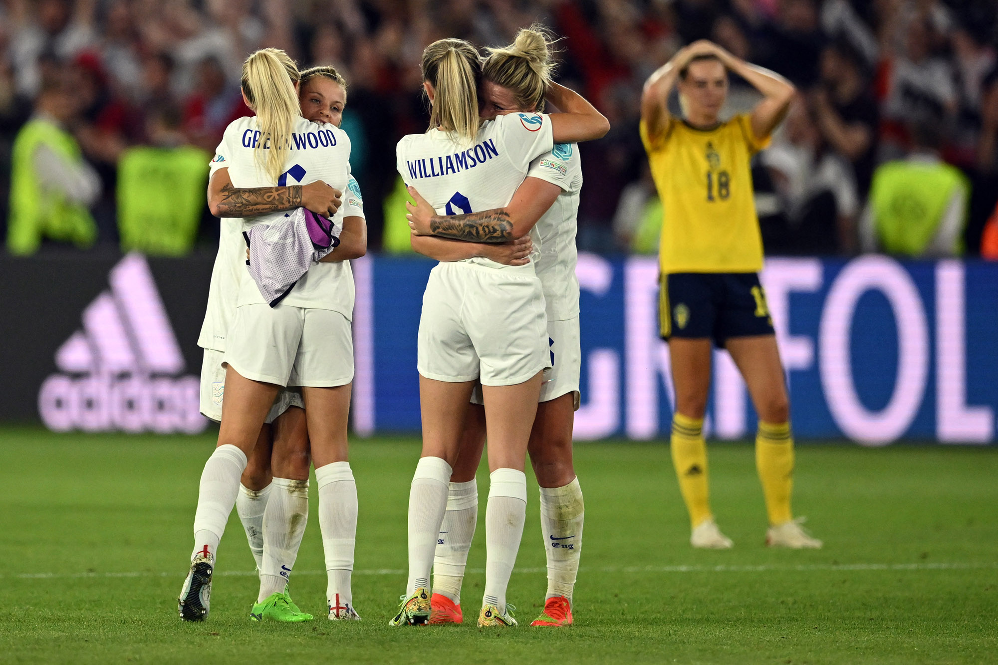 Engländerinnen nach Sieg gegen Schweden im EM-Finale (Bild: Justin Tallis/AFP)