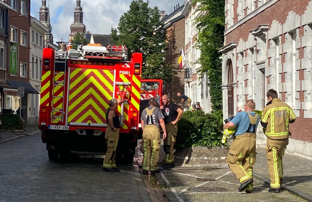 Rauch am Stadtmuseum Eupen - Mini-Feuerwehreinsatz in der Gospertstraße (Bild: Julia Slot/BRF)