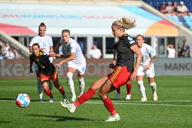 Justine Vanhaevermaet sicherte den Flames mit einem Elfmeter einen Punkt (Bild: David Catry/Belga)