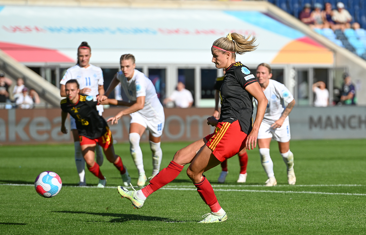 Justine Vanhaevermaet sicherte den Flames mit einem Elfmeter einen Punkt (Bild: David Catry/Belga)